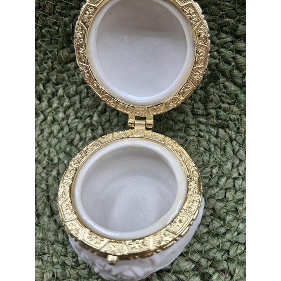 Bisque White Porcelain Rose Trinket Box With Gold Trim Hinged Lid - Picture 5 of 5